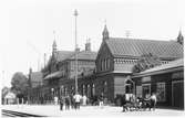 Borås nedre station på med personal på 1920-talet.