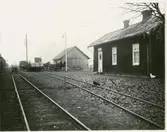 Sockerbetslastning vid Bryne station på 1920-talet. Lidköping - Håkantorps Järnväg.