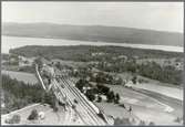 Vy Över Daglösen. Station anlagd 1879 fullständigt ombyggt 1944. Mekanisk växelförregling för linjen mot Filipstad, elektrisk för huvudlinjen