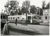 8 augusti 1964 Deje. Möte mellan Uddeholmarna. NKlJ Y0ap. 
1946-11-01 övertog SJ stationshuset från NKlJ sedan det gamla BJ-stationshuset brunnit. Stationen anlades 1879. Nuvarande stationshus uppfördes 1946-48. Den gamla stationen brann ned 1947. Tvåvånings putsat stationshus..
NKlJ , Nordmark - Klarälvens Järnväg.
