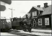 TÖJ gammalt och nytt på Doverstorp station juni 1950
FNJ , Finspång - Norsholms Järnväg .
Norra Östergötlands Järnväg, NÖJ lok 11 