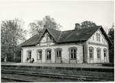 Ekeby station vid nedläggningen av bandelen Billesholm-Landskrona 29/5-1960.
Stationen byggd av LEJ 1875 .Envånings stationshus i tegel .
LEJ , Landskrona - Engelholms Järnväg