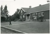 Ekenässjön  stationshus Sävsjö-Målilla  Vetlanda 1/9/1961.
Station anlagd 1913. Envånings stationshus i trä, byggt i vinkel. Väntsalen och expeditionslokalerna moderniserades 1945, tjänstebostaden 1950.