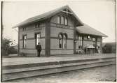 Eldsberga järnvägsstation öppnades 1885 av Skåne - Hallands Järnvägar SHJ. Till SJ Statens Järnvägar 1896, och fick eldrift 1935.