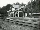 Älvestorps järnvägsstation. Svartälvs Järnväg, SEJ, öppnades för allmän trafik den 12 januari 1889 och lades ner 1936