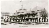 Personalfoto vid Flens station kring sekelskiftet.