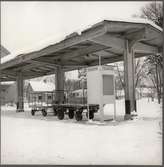 Plattform vid Gimo station. Bilden tagen under nedläggningen av bandelen Faringe-Gimo, 1960-02-01.