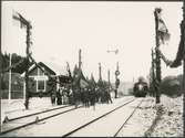 Invigning av Lysekil järnväg, vid Gläborg station. Lysekils Järnväg, LyJ Lok 1.