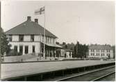 Stationen anlades 1874. 1934 ombyggdes stationshuset.