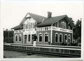 Stationen öppnades 1877. Enhalvvånings stationshus i trä, moderniserat 1946. Nedlagd 1964-05-31.