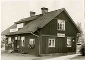Namnet var tidigare RISBÄCK. Trafikplats anlagd 1904. Stavas 1948 HÅMOJÅKK. Envånings stationshus i trä.
