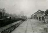 Persontåg och  sovvagnståg
Stationen anlades 1877 och samtidigt uppfördes stationshuset, två våningar i trä. Det moderniserades 1942. Ställverk uppfördes 1916. Mekanisk växelförregling. Bangården har utbyggts dels med nya spår, dels med förlängning av de gamla .Stationen hette NÄS fram till 1.7.1878