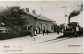 Stationen byggd 1893. Tidigare namn Lyckås. Envånings stationshus i tegel. Ingen växelförregling.