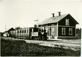 Station anlagd 1887. En och enhalvvånings stationshus i trä .Senare lastplats. Avbemannad 1973. Bispår till Lindeby Hytta rivet 1951. Bispår till Haggruvan 
BDJ 4 , Bredsjö - Degerfors Järnväg