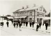 Station anlagd 1878. Tvåvånings stationshus i trä. Mekanisk växelförregling