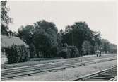 Stationen tillkom 1903 enligt överenskommelse mellan SJ, Statens Järnvägar och KMJ, Karlstad - Munkfors Järnväg. Från 1970 ingick stationen i Karlstad Central. Stationshuset rivet 1971. Vackra kastanjeträt i perrongen.