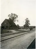Stationen anlades 1912. 1939-40 moderniserades såväl expeditionslokalerna som bostadslägenheten. Tvåvånings tegelbyggnad