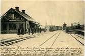Namnet var före 1/6 1895 LANNASKEDE. Station anlagd 1885. En- och enhalvvånings stationshus i trä 
HWJ Hultsfred - Västerviks Järnväg