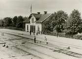 Frövi - Ludvika Järnvägs, FLJ stationshus. Stationshuset slopades 1903-05-01 då FLJ, Stockholm - Västerås Bergslagens Järnvägar, SWB samt Bergslagernas Järnvägar, BJ, kom överens om att gemensamt använda BJ stationshus.