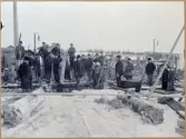 Ombyggnad av malmutskeppningsbryggan på Svartön invid Luleå. Vintern 1906-1907. Betongkaj på pålar. Dykararbete efterverkställd palning. Övriga arbeten nedläggning, borrning och fastbultning av långföljare, bjälkar mm.