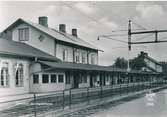 Station anlagd 1884-86, ombyggd 1927. 1934 företogs smärre reparationer. Tvåvånings stationshus i trä.