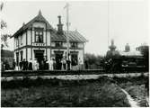 Trafikplats anlagd 1892. Tvåvånings stationshus i trä .
Mellan Härnösand-Sollefteå.

Raset 1919 mellan Prästmon och Lökom, se Prästmon