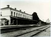 Stationshus och bangård i Motala.