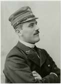 Den första stationsförmannen på Munkedal station, Adolf Lennart Flodin, född 23 juni 1882. Uniformerad som stationsförman enligt uniformsreglementet gällande från 1909.