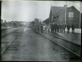 Station anlagd 1893. I bakgrunden kol- och vattenstationen.