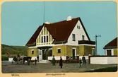 Stationen byggd av Höganäs Mölle Järnväg, HMöJ, 1909. En- och en halv vånings stationshus i sten, på tvären över bangårdsänden. Större omändringar har vidtagits 1926-27.