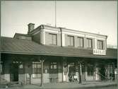 Påbyggnad och förändring av stationshuset i Nässjö år 1915. Stationshuset från tågsidan.