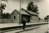 Station öppnad 1874. På fotot syns  Stationsföreståndare Oskar Jsraelsson som verkade under tiden  1918 - 1932.