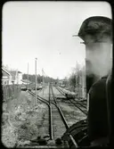 Växlingtåg från källfallet på ingående till Riddarhyttans station. Köping Uttersberg Järnväg, KUJ Lok 7 