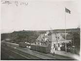 Stationen anlades 1860. Den gamla stationen hette Södertelge från början. Från 1885 till 1888 fick namnet Södertelge övre, sedan Saltskog  tills ny station Södertälje södra byggdes 1921. Då  överflyttades trafiken från Saltskog till Södertälje.