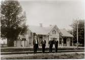 Stationsföreståndare B F. Lundberg med personal. Wissefjerda station.