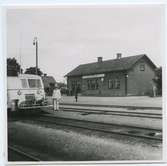 Hilding Karlsson motorvagn på stationen, den 18 juli 1943.
