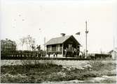 Vy över Sättraby station. Rimbo-Sunds Järnväg, RSJ.