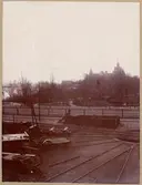 Kalmar. Del av bangården med vändskivan. I bakgrunden höjer sig tornen på Kalmar Slott.