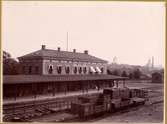 Karlshamns Station 1896. 
KWJ vagn 290, MBlJ vagn 738, MBlJ vagn 679, MBlJ vagn 659, MBlJ vagn 737.