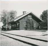1960 ändrades stationens status till håll- och lastplats från att ha varit en statioi drift sedan dern 28/12-1900 .