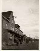 Stationshuset från bangården.