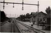 Resande vid Knäred station.