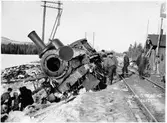 Olycka med flyktingtåget nr: 3043 med Statens järnvägars ånglok SJ Cc 617, som körde på tåg nr: 1613 vid Röstbo. Den 6 februari 1916.