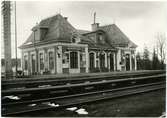 Stationshuset från spårsidan.