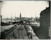 Järnvägsbron från södermalm, trä kärror och segelbåtar.