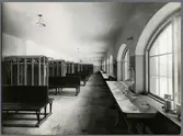Interiör av Järnvägsverkstädernas omklädningsrum för arbetarna i lokverkstaden.