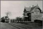 Timmersdala station. Lidköping - Skara - Stenstorps Järnväg, LSSJ lok 7.