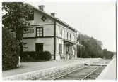 Täng station.