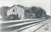 Vårgårda station. Statens Järnvägar, SJ. Banan öppnades 1857, elektrifiering 1926 och fick dubbelspår 1954.