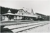 Örnsköldsviks station 1893, sedd från Öster. Ångloken är, Statens Järnvägar, SJ Kc 331 